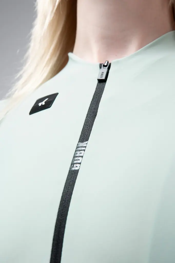 long-sleeve-jersey-avalon-unisex-halcyon-03.webp