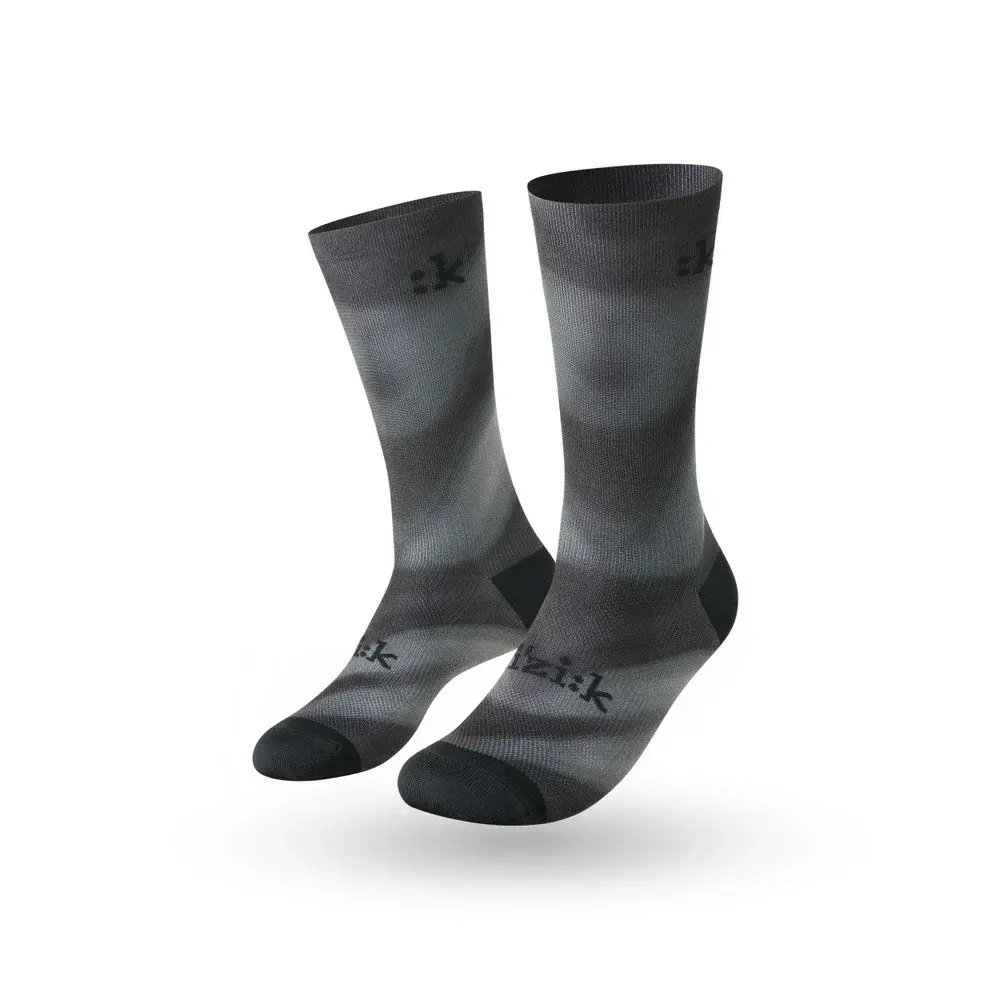 FZSOCKFDA07010_1_fizik-performance-air-grey-black-cycling-socks_1000x1000_5a13b371-d71b-4f27-b099-7e7c5d3911a0.webp