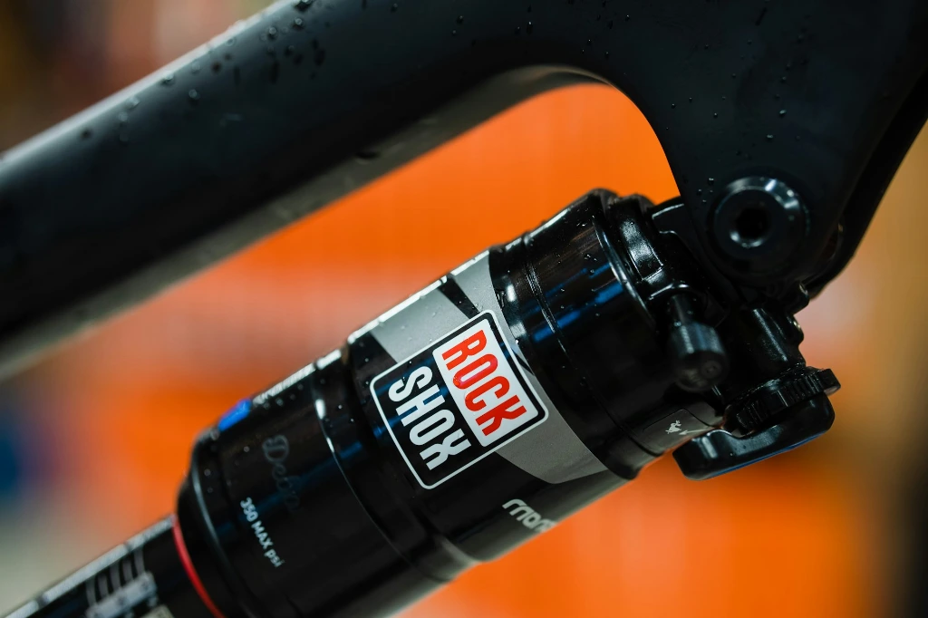 unsplash_UQvx6bkpe20_mtb full suspension.webp